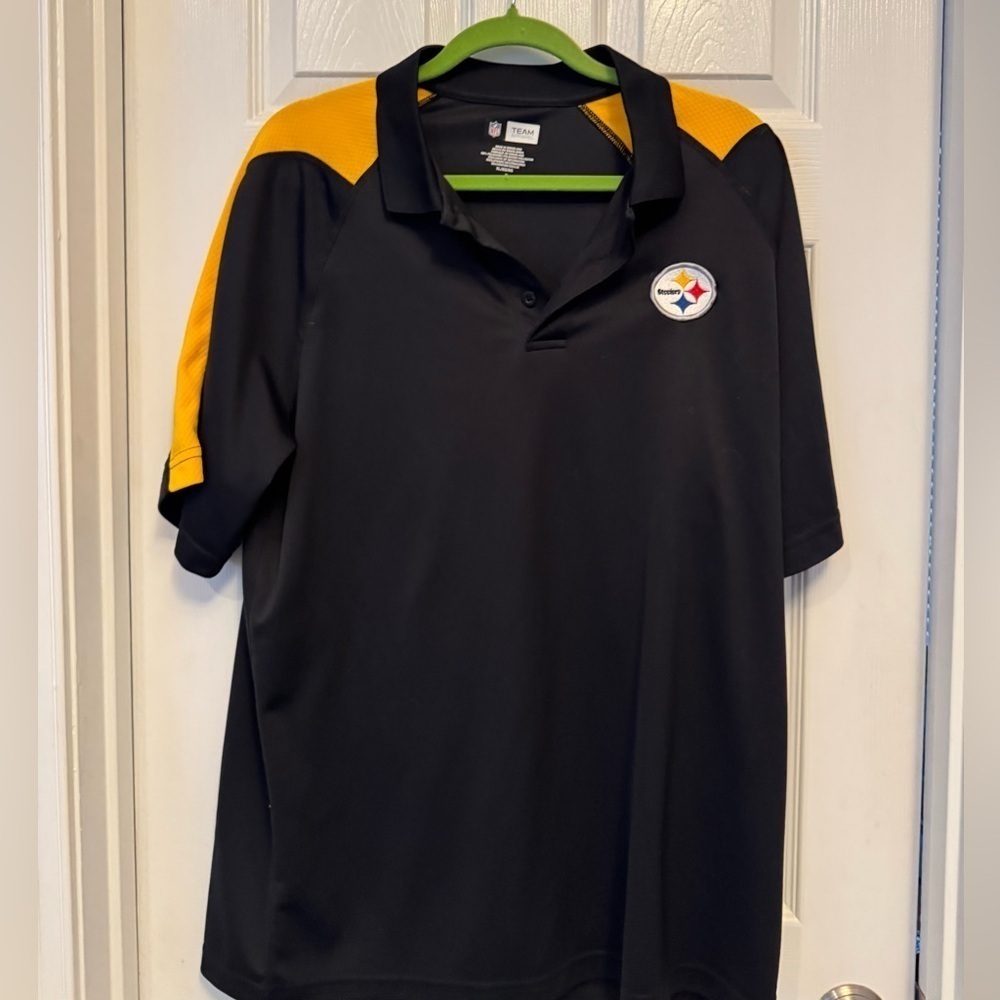Pittsburg Steelers NFL Polo. Black/Gold. Size XL